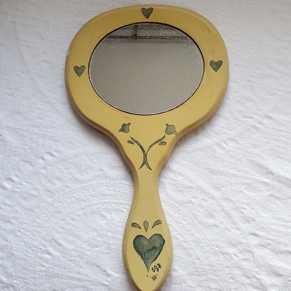 WOODEN HANDHELD MIRROR WITH HEARTS